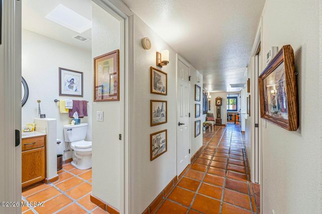 1049 W Placita Refinada, Green Valley, AZ 85614