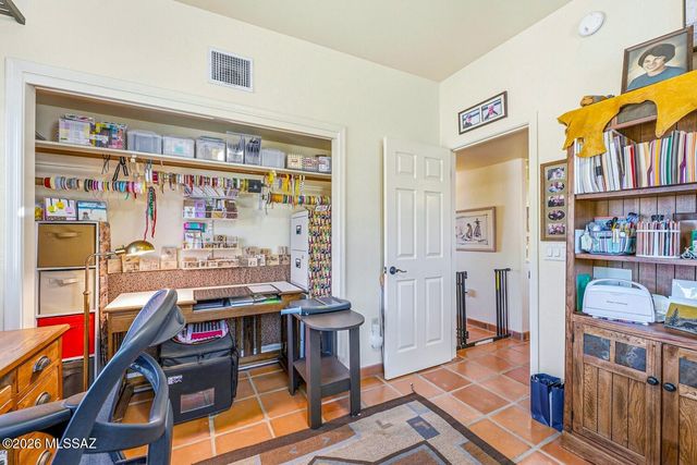 1049 W Placita Refinada, Green Valley, AZ 85614