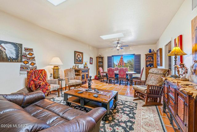 1049 W Placita Refinada, Green Valley, AZ 85614