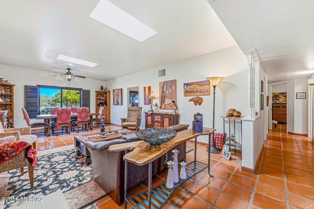 1049 W Placita Refinada, Green Valley, AZ 85614