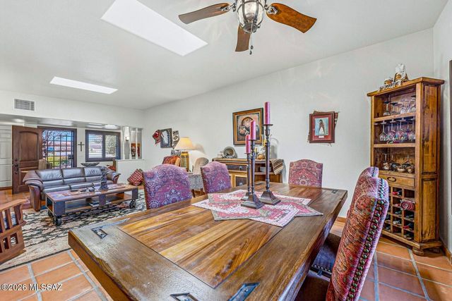 1049 W Placita Refinada, Green Valley, AZ 85614