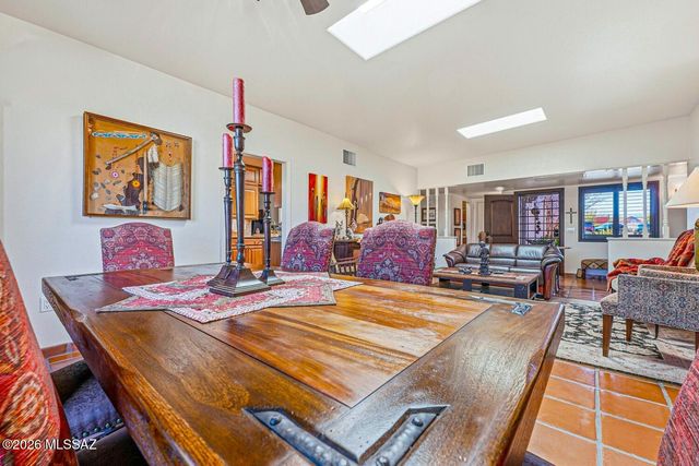 1049 W Placita Refinada, Green Valley, AZ 85614