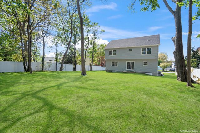 969 Manor Lane, Bay Shore, NY 11706