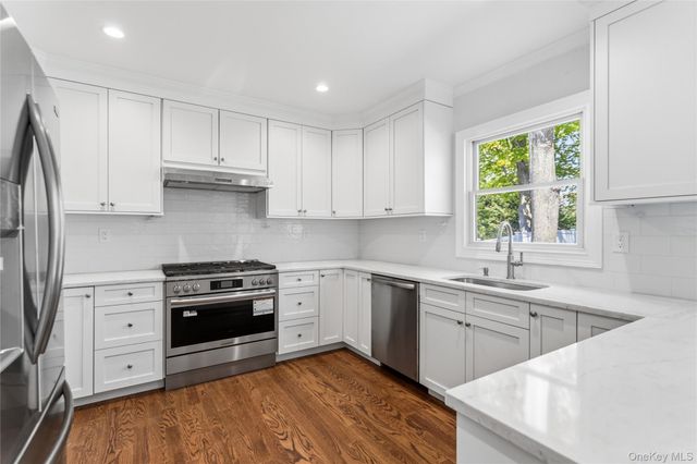 969 Manor Lane, Bay Shore, NY 11706