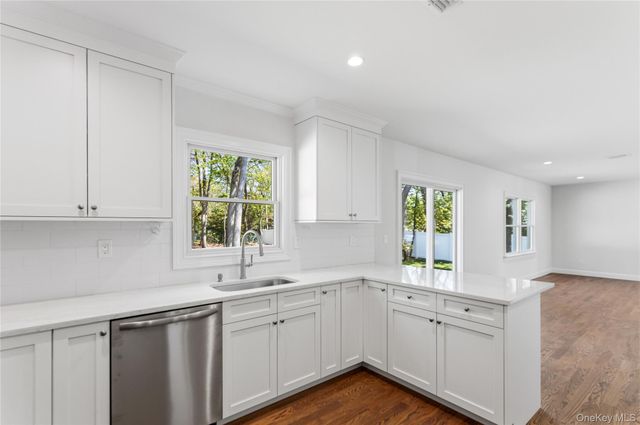 969 Manor Lane, Bay Shore, NY 11706