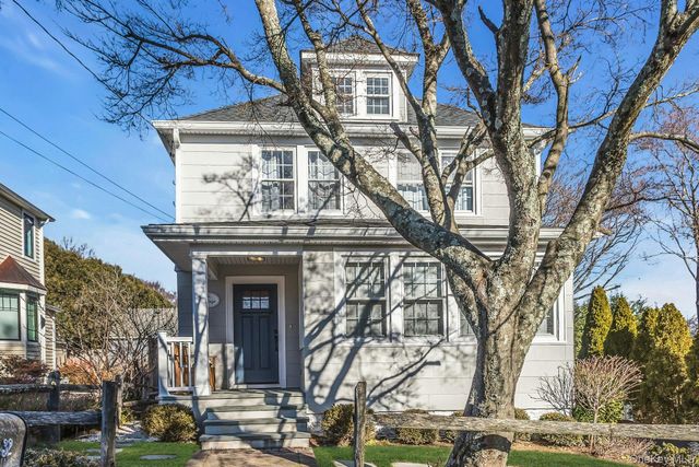 32 Katherine Street, Locust Valley, NY 11560