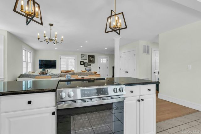 32 Katherine Street, Locust Valley, NY 11560