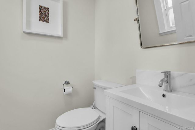 32 Katherine Street, Locust Valley, NY 11560