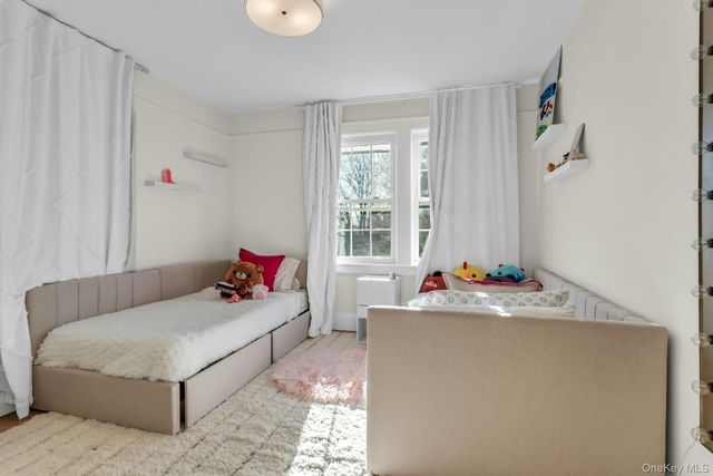 32 Katherine Street, Locust Valley, NY 11560