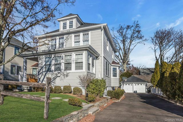 32 Katherine Street, Locust Valley, NY 11560