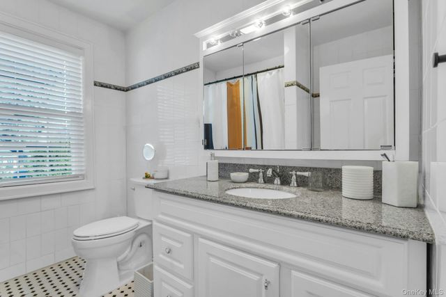 32 Katherine Street, Locust Valley, NY 11560