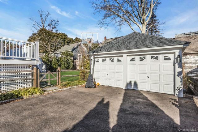 32 Katherine Street, Locust Valley, NY 11560