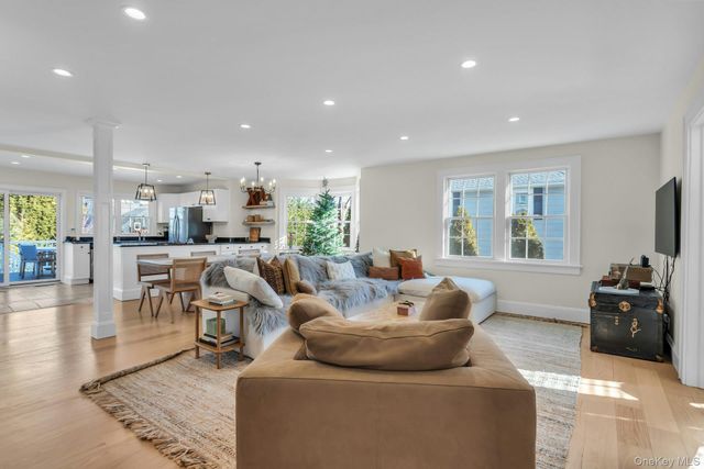 32 Katherine Street, Locust Valley, NY 11560