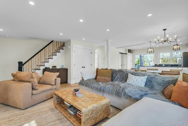 32 Katherine Street, Locust Valley, NY 11560