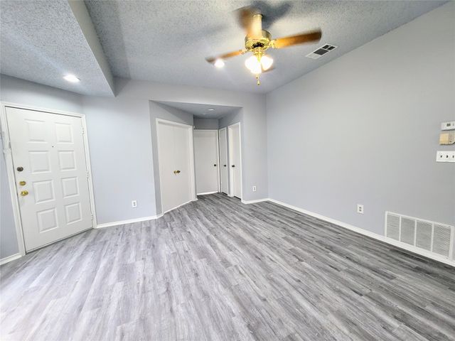 302 W Warrior Trail, Grand Prairie, TX 75052