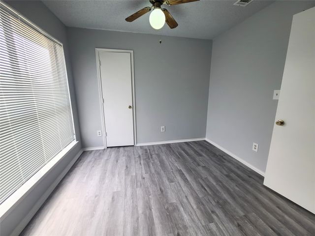 302 W Warrior Trail, Grand Prairie, TX 75052