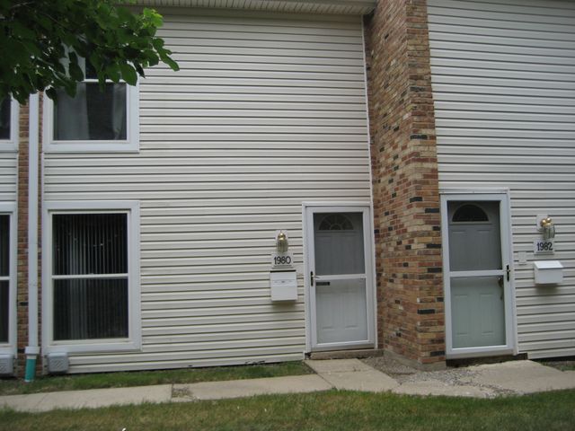 1980 Huntington Boulevard, Hoffman Estates, IL 60169
