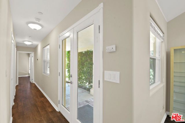 15426 Camarillo Street, Sherman Oaks, CA 91403