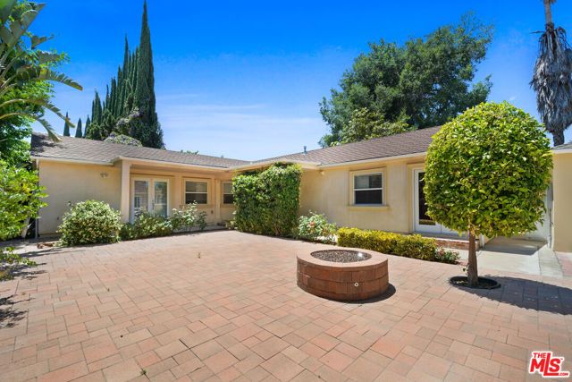 15426 Camarillo Street, Sherman Oaks, CA 91403