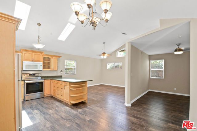 15426 Camarillo Street, Sherman Oaks, CA 91403