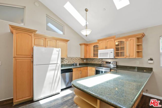 15426 Camarillo Street, Sherman Oaks, CA 91403