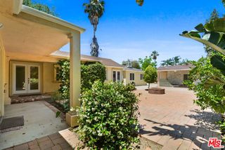 15426 Camarillo Street, Sherman Oaks, CA 91403