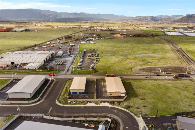 111 Trout Way, White City, OR 97503