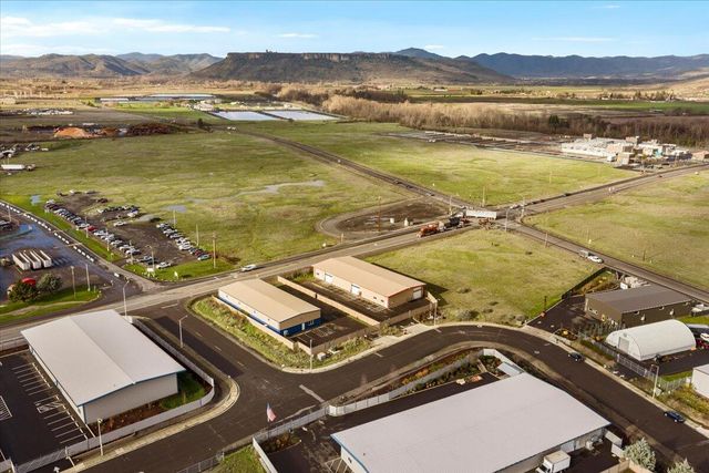 111 Trout Way, White City, OR 97503