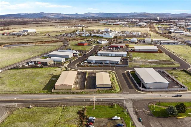 111 Trout Way, White City, OR 97503