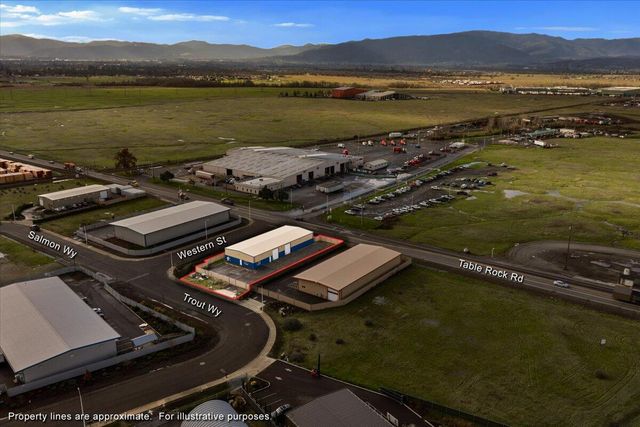 111 Trout Way, White City, OR 97503