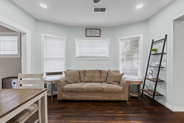 1632 Washington Avenue, Fort Worth, TX 76104