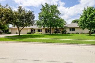 4416 Oakwood Lane, West Des Moines, IA 50265