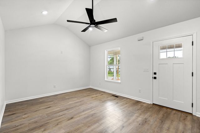 935 Wilkie St N, Mc Ewen, TN 37101