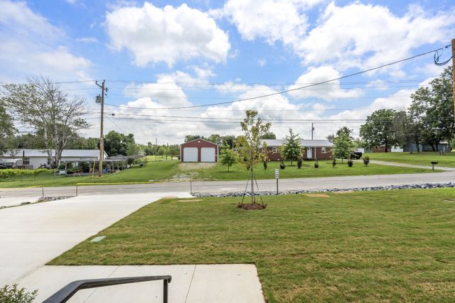935 Wilkie St N, Mc Ewen, TN 37101