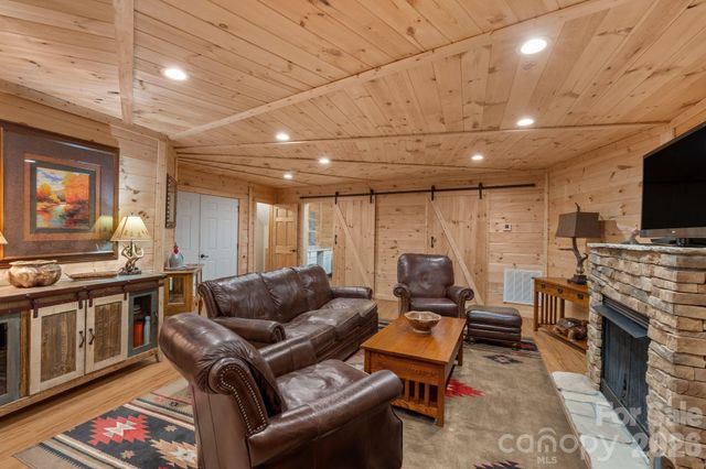 140 Slim Ridge, Maggie Valley, NC 28751
