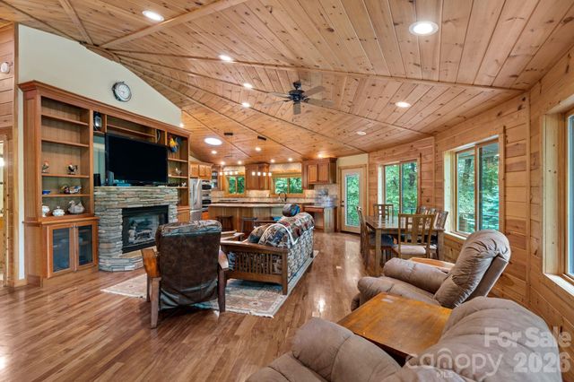 140 Slim Ridge, Maggie Valley, NC 28751