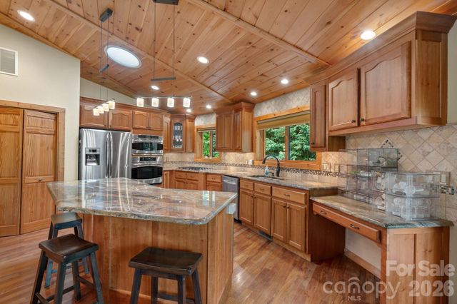 140 Slim Ridge, Maggie Valley, NC 28751