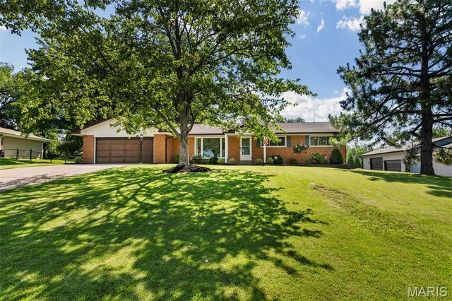 10522 Roxanna Drive, St Louis, MO 63128