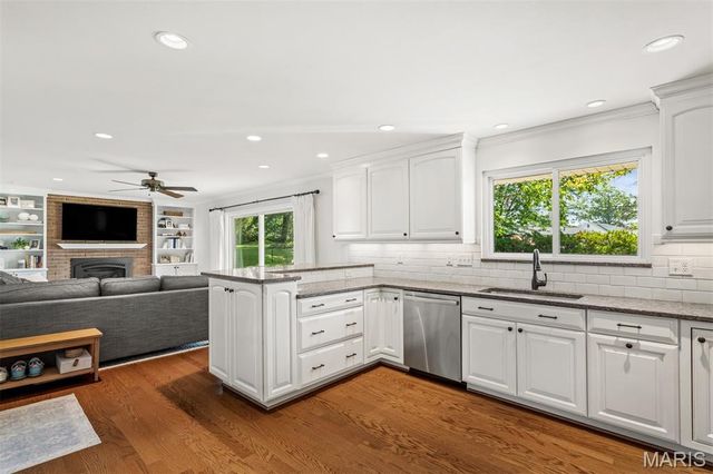 10522 Roxanna Drive, St Louis, MO 63128