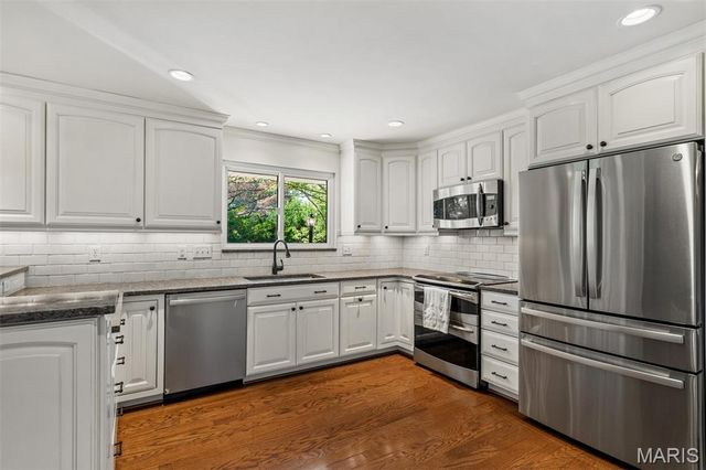 10522 Roxanna Drive, St Louis, MO 63128