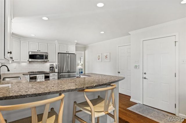10522 Roxanna Drive, St Louis, MO 63128