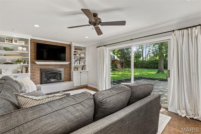 10522 Roxanna Drive, St Louis, MO 63128