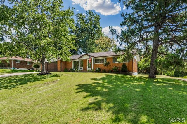 10522 Roxanna Drive, St Louis, MO 63128