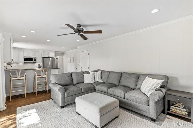 10522 Roxanna Drive, St Louis, MO 63128