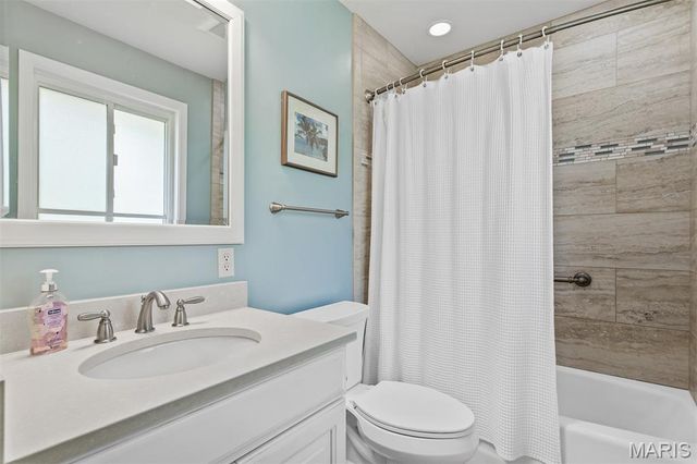 10522 Roxanna Drive, St Louis, MO 63128