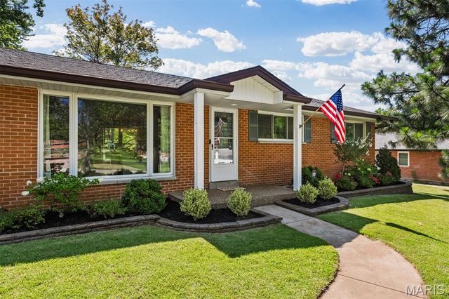 10522 Roxanna Drive, St Louis, MO 63128