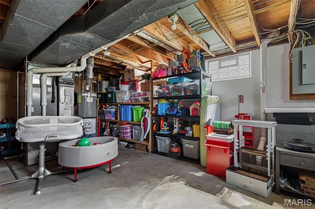 10522 Roxanna Drive, St Louis, MO 63128
