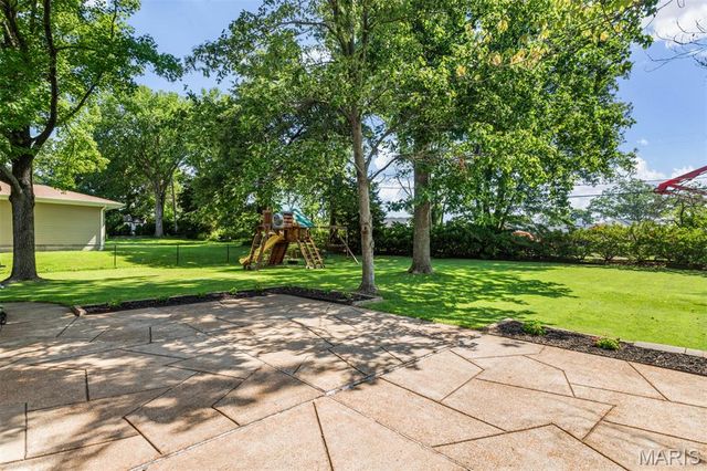 10522 Roxanna Drive, St Louis, MO 63128