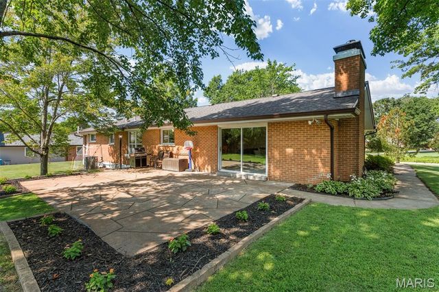 10522 Roxanna Drive, St Louis, MO 63128