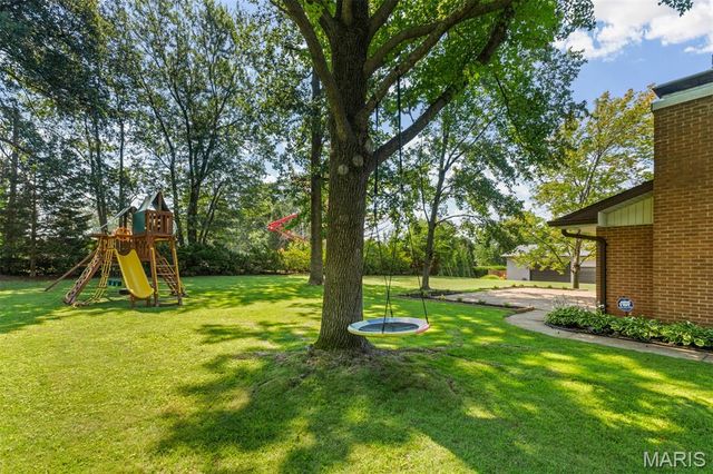 10522 Roxanna Drive, St Louis, MO 63128